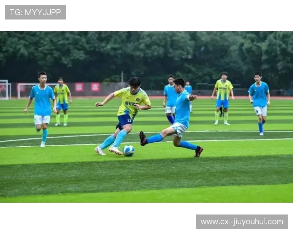 青春绿茵梦想起航学生们在校园足球场激情拼搏瞬间 青春绿茵梦想起航学生们在校园足球场激情拼搏瞬间